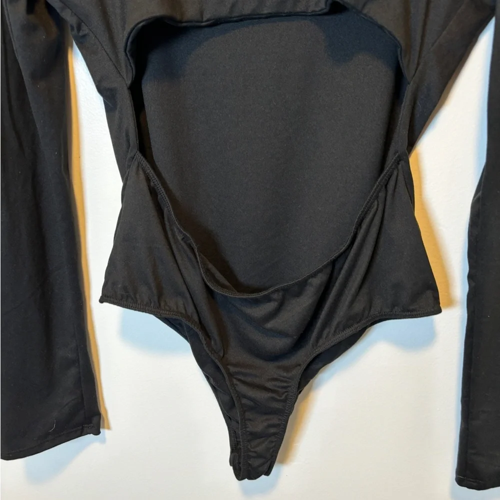 Lulus long sleeve open back‎ body suit black women's size large